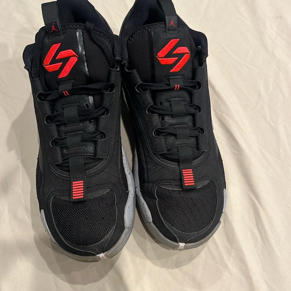 Men nike jordan luka 2,size 8,gently used no damage